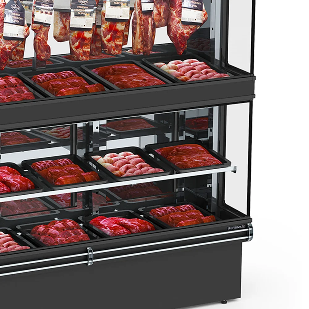 termômetro de geladeira e prateleiras com carne