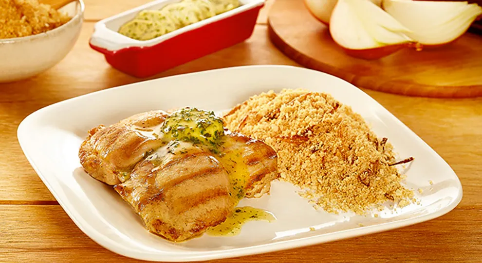 filé de peito de frango e sobrecoxa