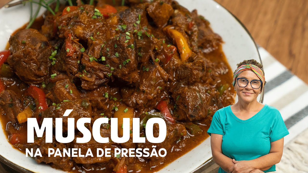 panela de pressão com carne de músculo